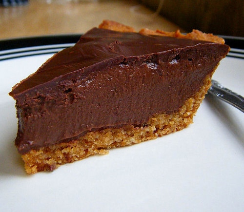 Healthy Chocolate Peanut Butter Pie (Dairy-Free) 1