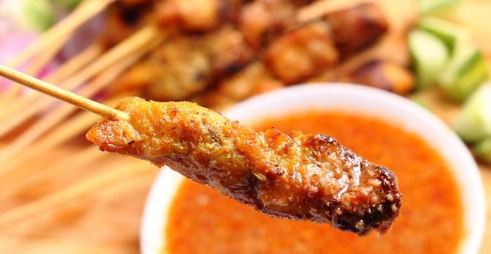 Chicken Satay Recipe with Spicy Peanut Dipping Sauce 