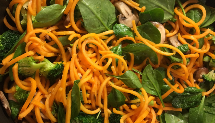 Squash Noodles With Peanut Sauce 