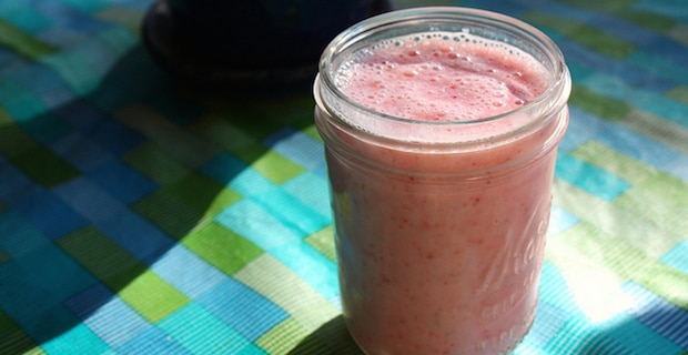 Blues Buster Smoothie Recipe with Cacao, Banana and Berries 