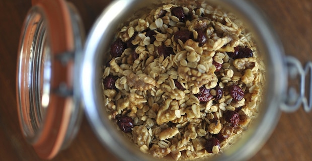 Homemade Granola Recipe with Pecans and Coconut 