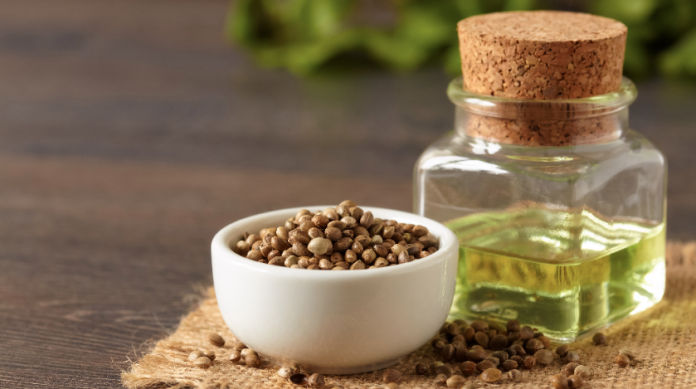 5 Reasons to Love Hemp Seeds and Hemp Seed Oil 