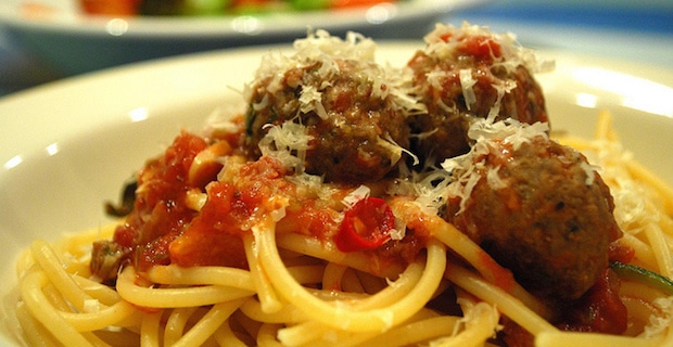 Mini Grass-Fed Beef Meatballs Recipe with Whole Wheat Spaghetti in Tomato Aglio Olio 