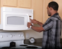 Microwave Ovens Produce EMFs, Alter Food 