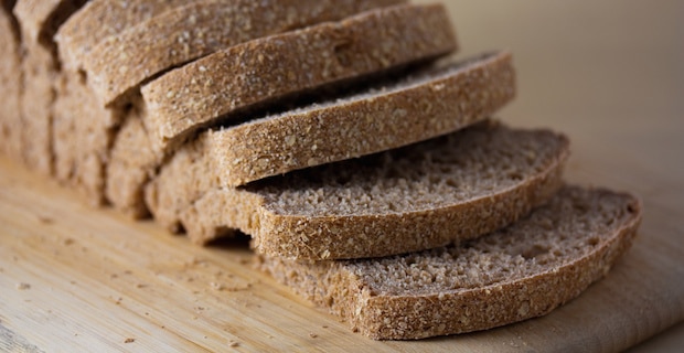 6 Tricks for Telling if Your Whole Grain or Whole Wheat Bread is the Real Deal 