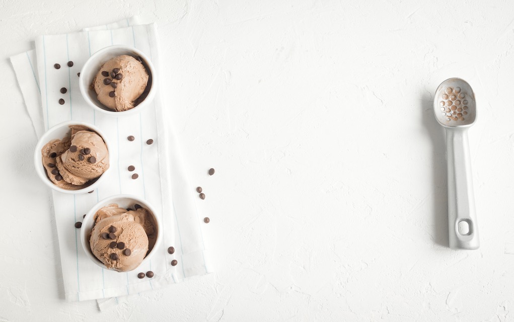 Keto peppermint chocolate chunk ice cream Keto peppermint chocolate chunk ice cream