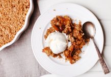 Easy Keto-Friendly Apple and Ginger Crisp Keto Apple Crisp